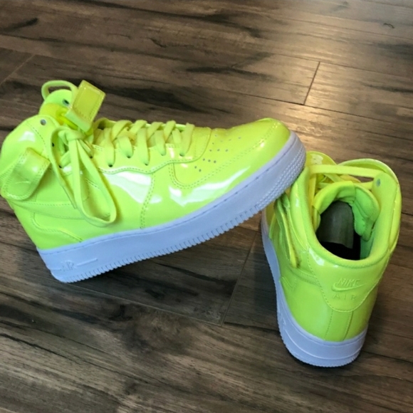 HOT neon Nike AF1 Volt high top - Picture 2 of 4